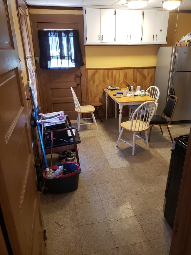 1366 E 45th St, Cleveland, OH 44103 - photo 4