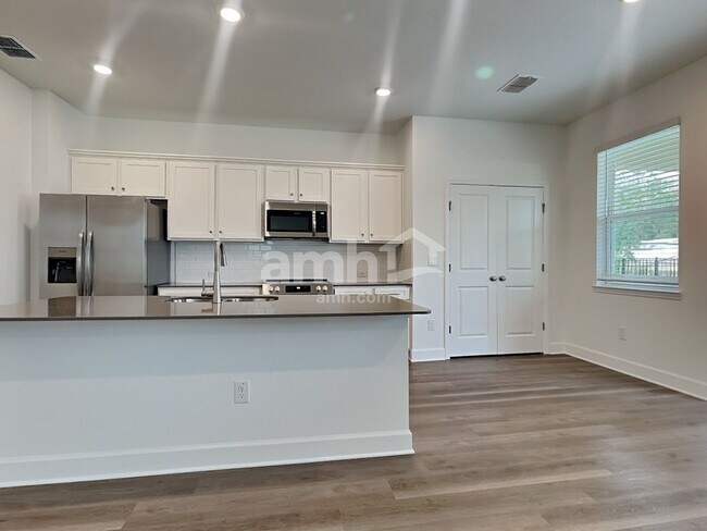 37933 Dusty Saddle Ln, Zephyrhills, FL 33541 - photo 4