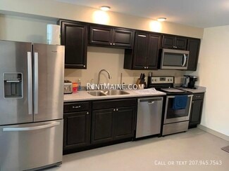 8 Elizabeth Ave Unit 2, Bangor, ME 04401