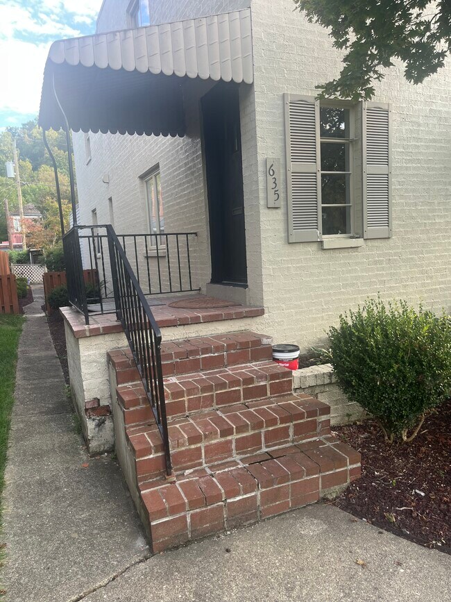 635 13th Ave unit 635 13th Ave, Huntington, WV 25701 - photo 2