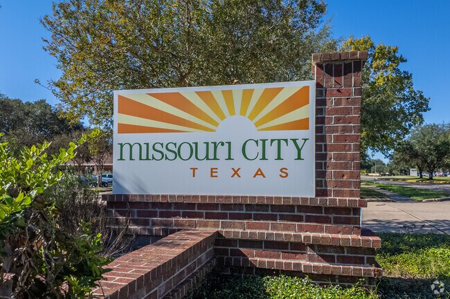 A sign boldly displays the Missouri City name.