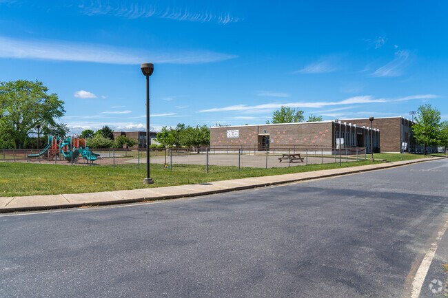 Walnut Street Elementary School
earns an overall Niche score of B-