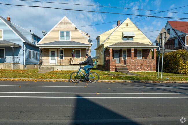 South End features charming, sidewalk-lined streets that are perfect for bike rides.