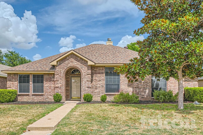 110 Forest Park Ln, Red Oak, TX 75154 - photo 2