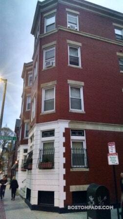 64 Hemenway St Unit 11, Boston, MA 02115