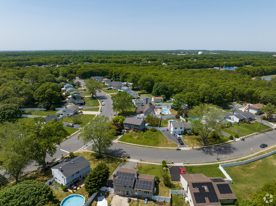 neighborhood_Holtsville_v03_090424