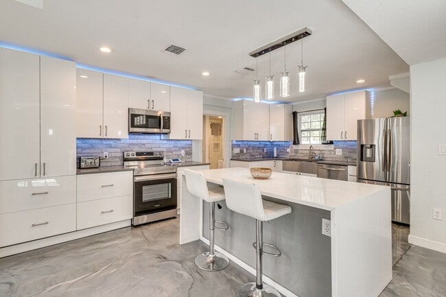 372 Plum St, Bastrop, TX 78602 - photo 2