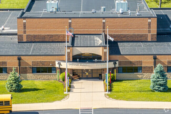 Oregon Elementary School's main entrance.