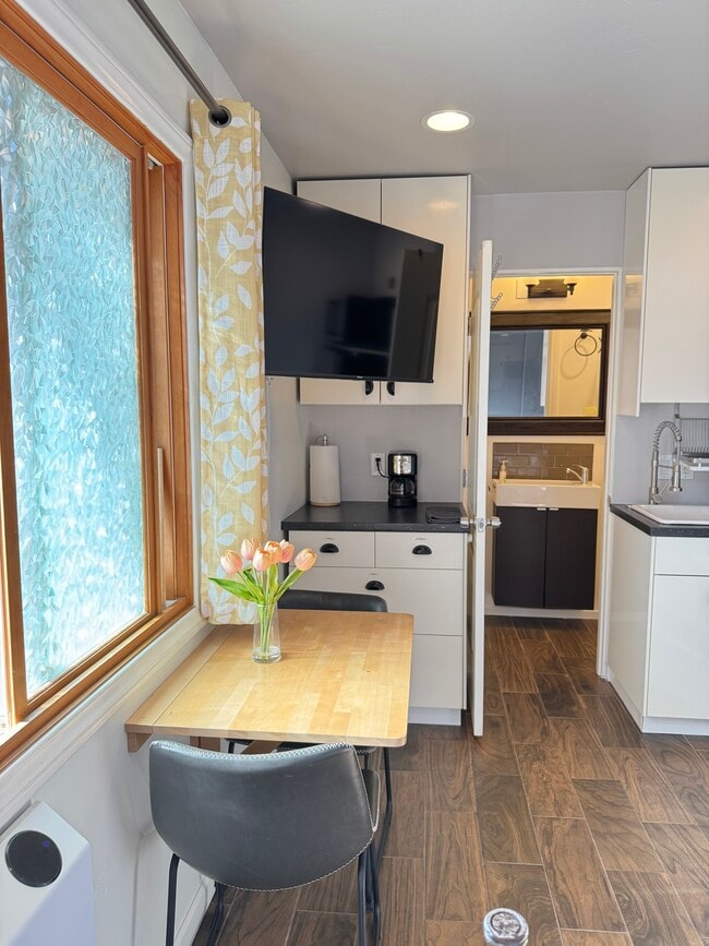 313 S Rios Ave unit Solana studio, Solana Beach, CA 92075 - photo 2