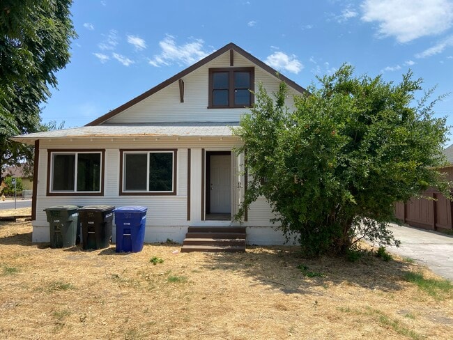 3204 6th St, Ceres, CA 95307 - photo 2