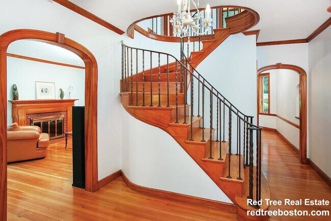 75 Somerset Rd unit 1, Brookline, MA 02445 - photo 4