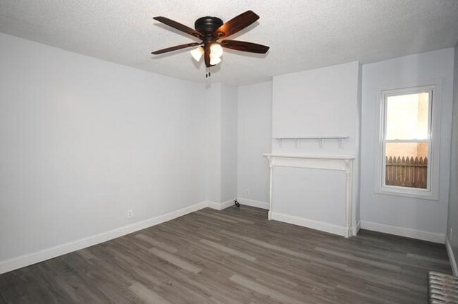 72 Hall St unit 72 Hall Street Room, Springfield, MA 01108 - photo 4