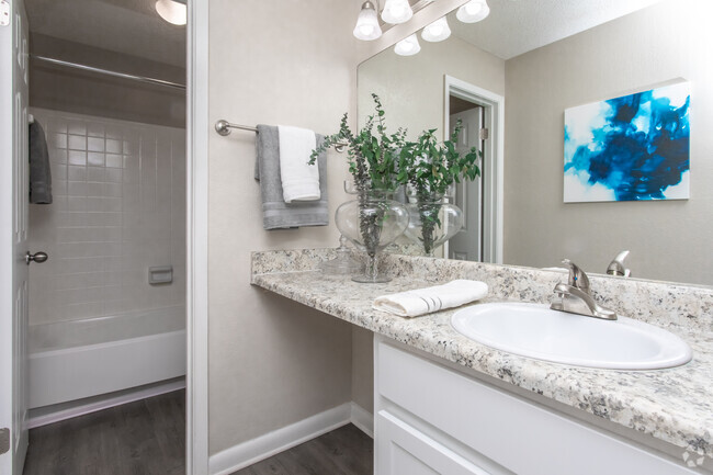 2BR, 2BA - 1200SF