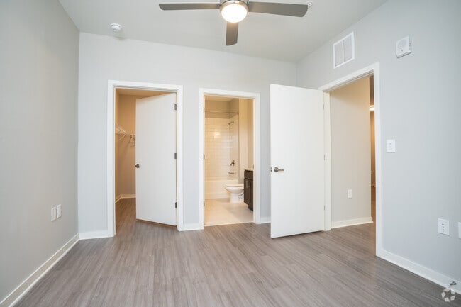 2BR, 2BA - 943SF - Primary Bedroom