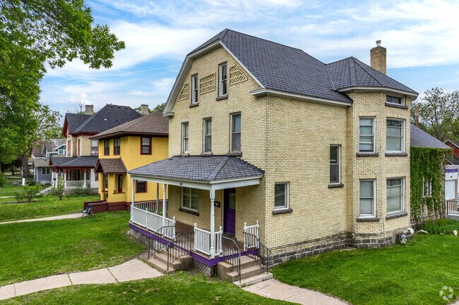 Many homes in Southside have been built in the early to mid-20th century.