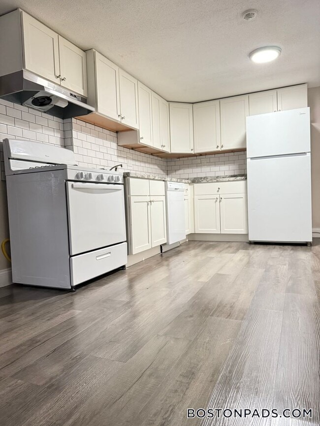 887 Varnum Ave Unit 1, Lowell, MA 01854