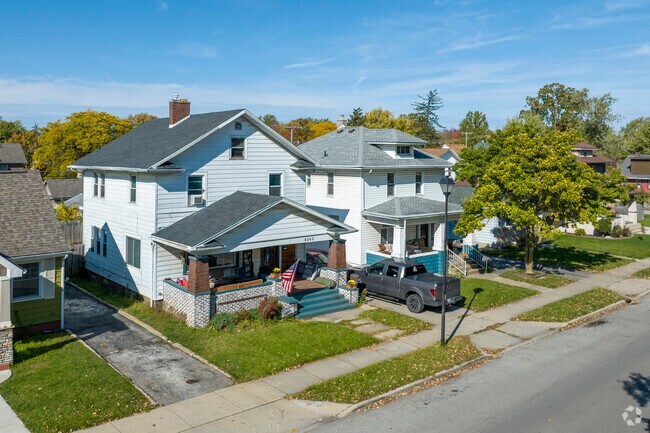 Larger homes in South Calhoun Place often have covered porches.