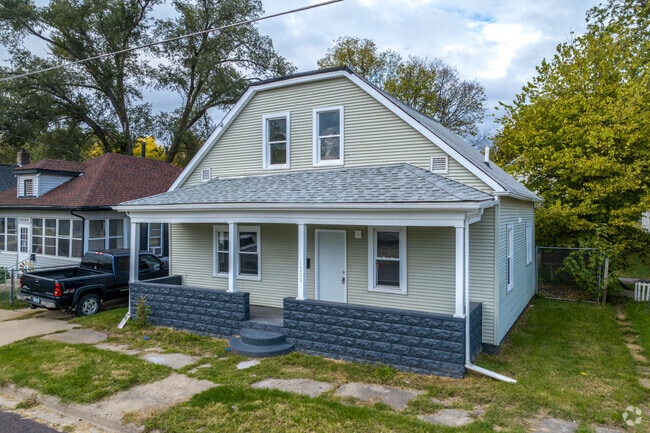 Two-story house with a porch in the North Pekin neighborhood of Peoria, IL.