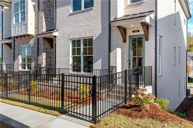 608 Goldsmith Ct unit 113, Johns Creek, GA 30022 - photo 2