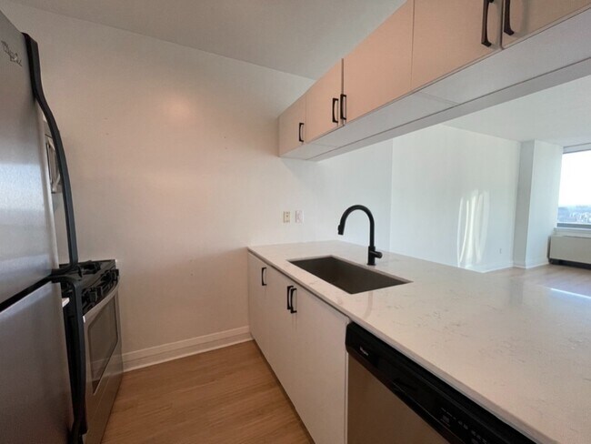 The Noma unit 801, New York, NY 10001 - photo 4