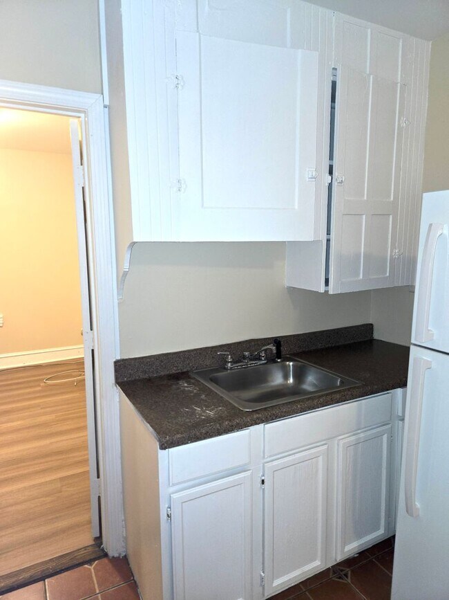 47 Montgomery St unit 1M, Pawtucket, RI 02860 - photo 2