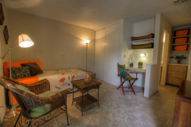 4 Bed 4 Bath Bedroom with Private Entrance