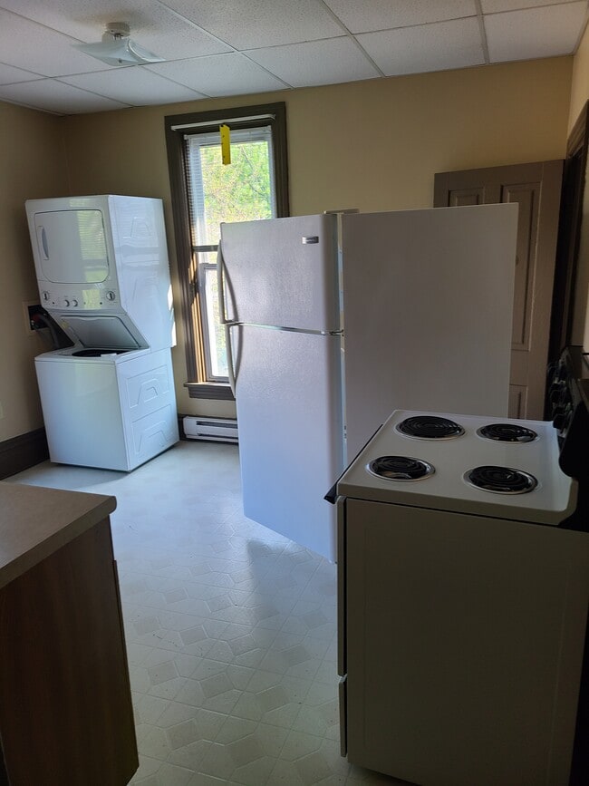 1008-1 Lincoln Ave unit 2, Tyrone, PA 16686 - photo 4