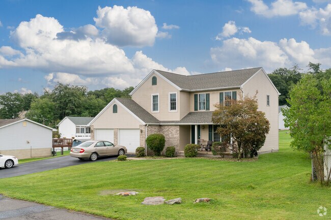Large traditional style homes for big families are common in Dallas.