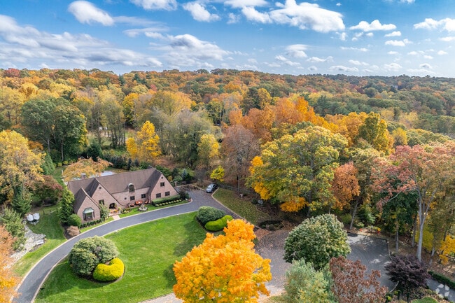 There are many gorgeous homes sitting on large acreage in Smithtown.