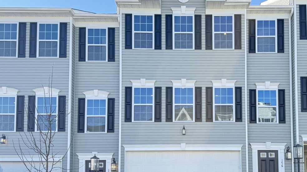 176 Lockheed Dr, Moon Township, PA 15108 - photo 1