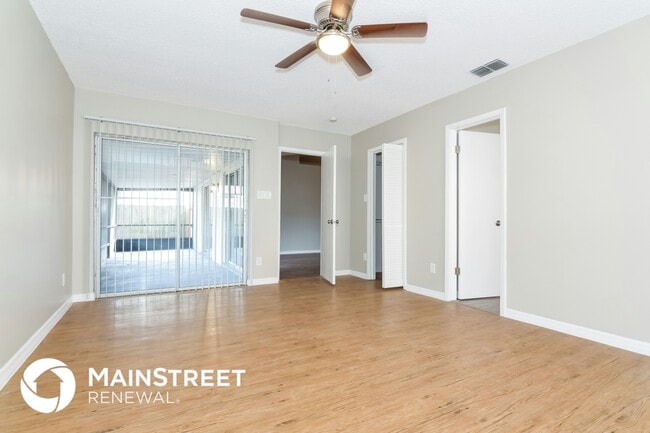 13210 Silvercreek Dr, Riverview, FL 33579 - photo 3