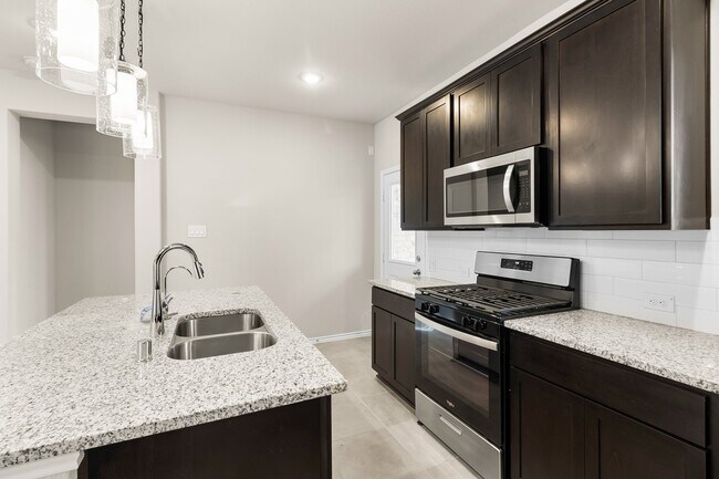 3009 Hickory Haven Ln unit 36270177, Conroe, TX 77385 - photo 7