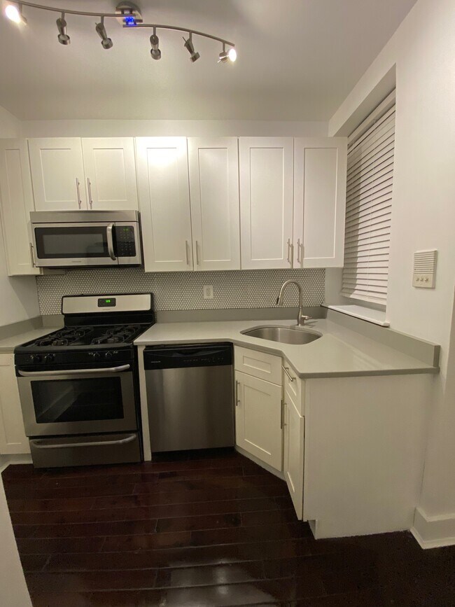 184 Hull St unit A, Brooklyn, NY 11233 - photo 4