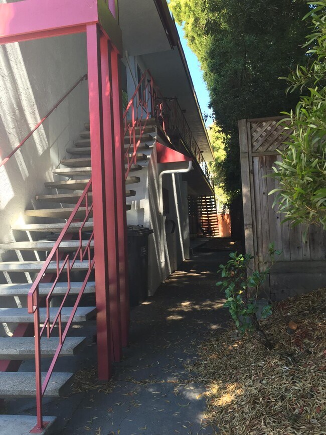 2009 McGee Ave unit 4, Berkeley, CA 94703 - photo 2