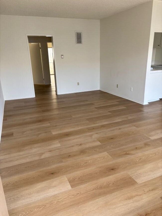 Berendo 221, Los Angeles, CA 90004 - photo 5