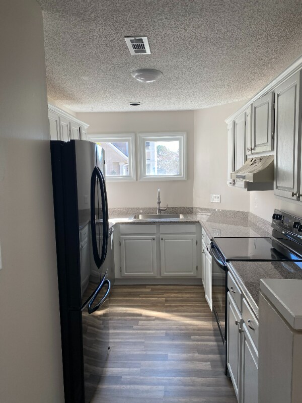 9215 Ravenwing Dr, Charlotte, NC 28262 - photo 5