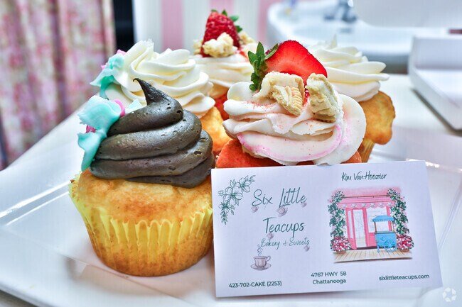 Six Little Teacups Bakers in Murray Hills makes delicious desserts.