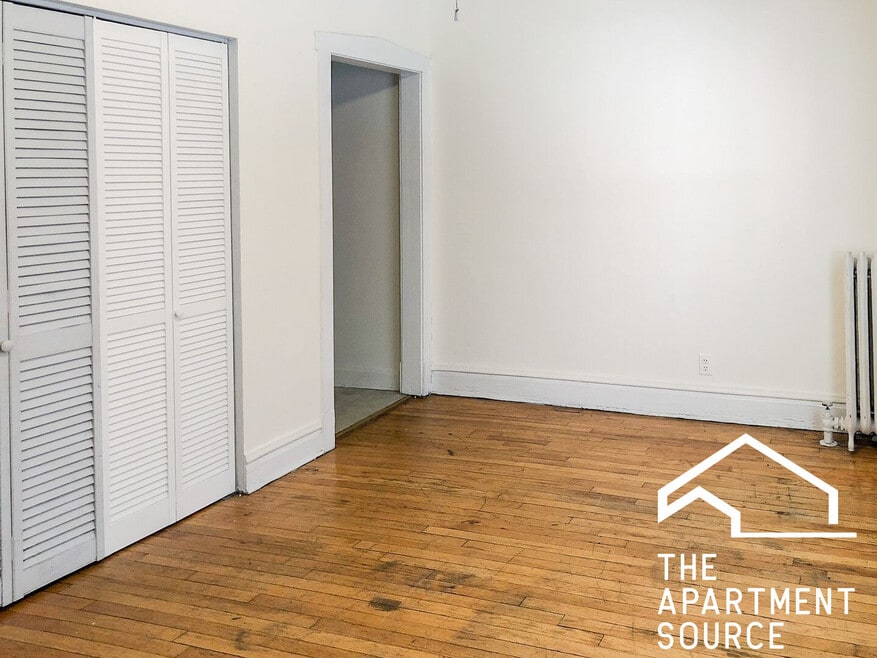 2890 N Clark St unit 1, Chicago, IL 60657 - photo 1