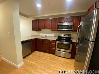 20 Pond St Unit 203, Braintree, MA 02184