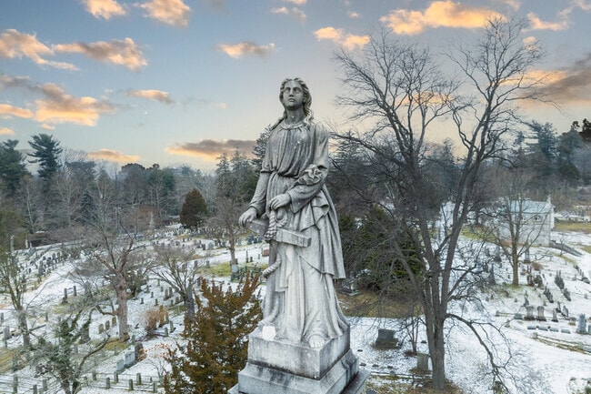 In the Sleepy Hollow Cemetery you'll find works of art with stunning detail.