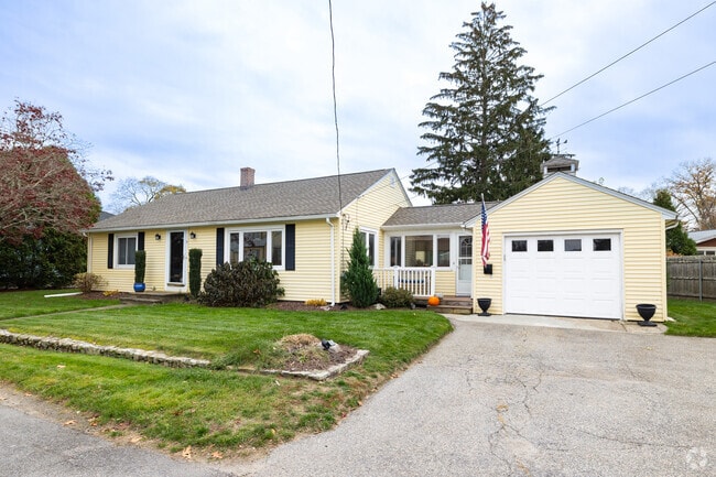 The ranch style homes in Smithfield often have additions and garages added.