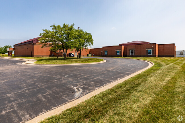 Hawthorn Elementary School has one of the best and cleanest bus loops.