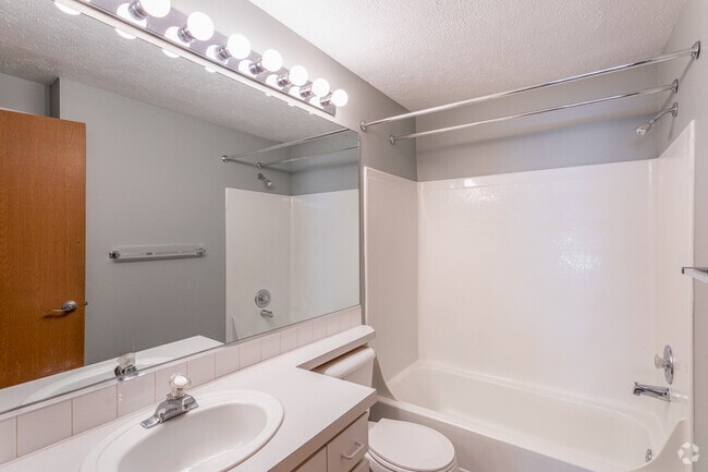 Knightsbridge - 1BR, 1BA - 711 SF