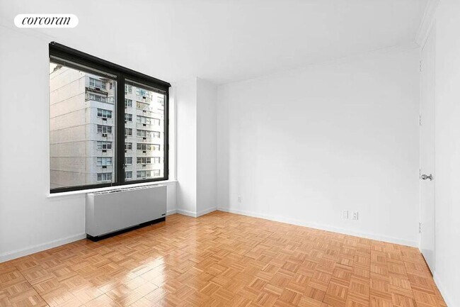 150 E 57th St, New York, NY 10022 - photo 4