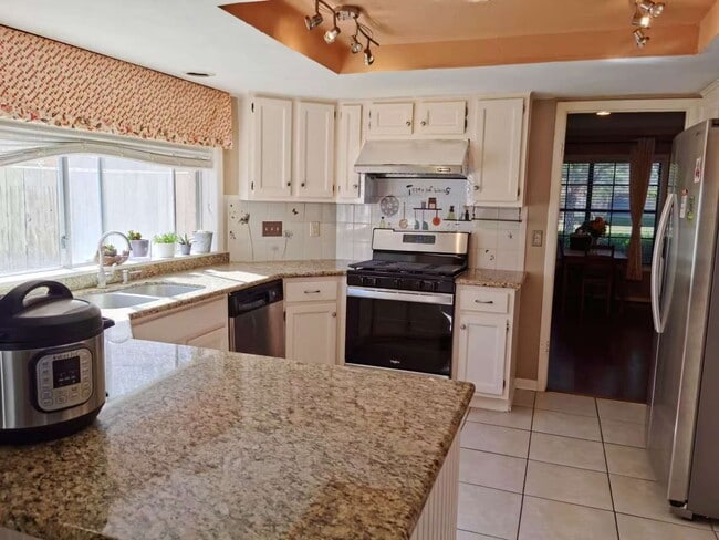 3206 Sturbridge Ln, Sugar Land, TX 77479 - photo 5