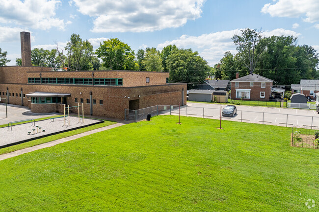 The student population of Dexter Elementary School is 335 and the school serves PK-5.