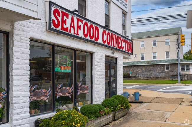 Seafood Connection, west of Trainer, is a local favorite for fresh crabs and shrimp.