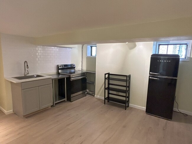 1727 N Rosa Parks Way, Portland, OR 97217 - photo 3