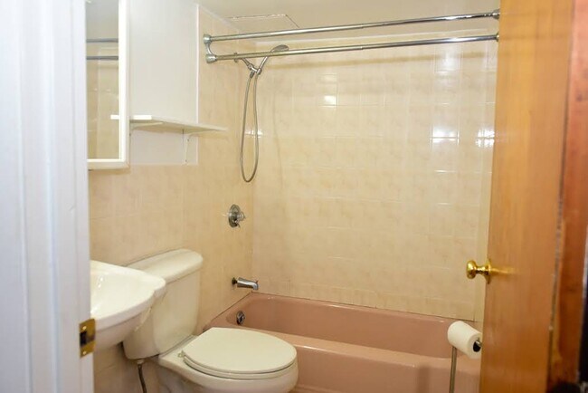 11 Commonwealth Ct unit 6, Boston, MA 02135 - photo 5