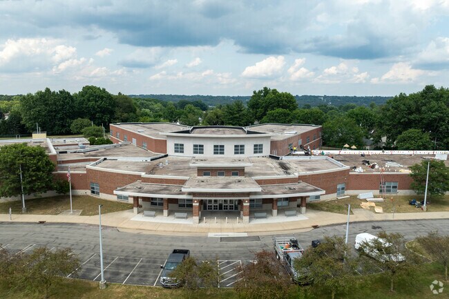 Struthers Elementary is located in the Struthers neighborhood.